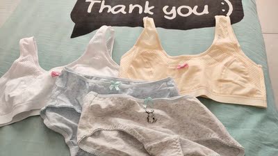 质量非常好，在网上给孩子买了好几回了，就这款特别满意，孩子也特别喜欢，以前买的都是里面带的海绵垫特不好穿，孩子都是取了以后穿的，这款没有垫但是却很好穿，而且又透气，很好，下次还要回购