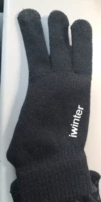 手套质量非常好，保暖，冬天玩手机必备，识别度高，值得大家购买。