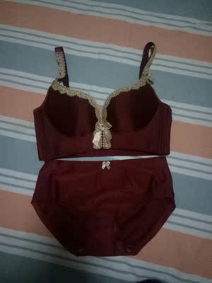 看着不错，第一次号码发小了，店家服务态度很好，很快又发一套，穿穿质量好的话，下次还会再来的