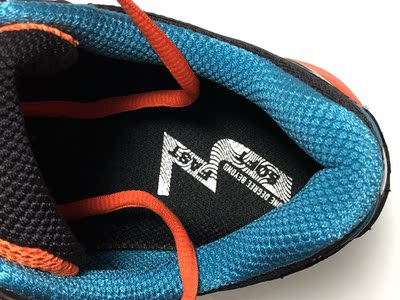 橙色中底是Quickfoam，底部有抗扭转系统，鞋尾部海绵也比较厚实，双十一189入手，这个价格基本没有对手。