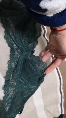 第一次买这么薄的内衣，感觉蛮新鲜的，一次买了三套换着穿，很舒服感觉没穿的一样，哈哈，有点凸点，记得贴乳贴