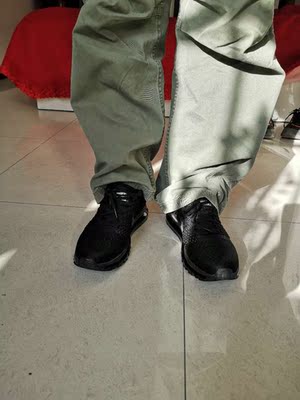 真的是物有所值啊!袜子,啥的都给了,果断把专卖店的退了,爸爸穿着很满意! 真的是物有所值啊!袜子,啥的都给了,果断把专卖店的退了,爸爸穿着很满意!