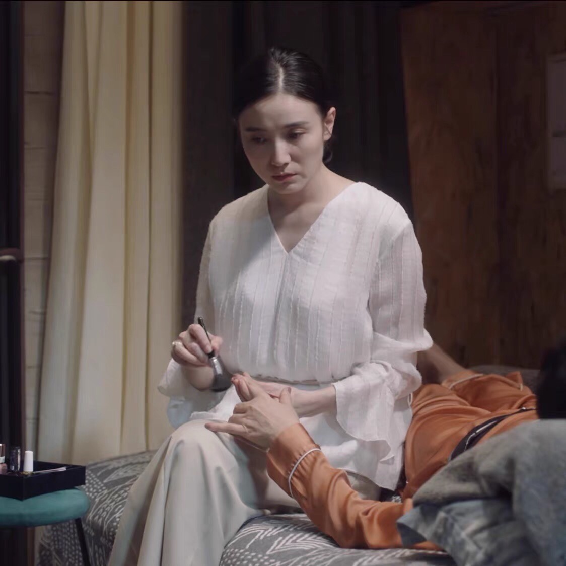 小舍得南俪宋佳同款衣服韩版v领白色收腰喇叭袖雪纺连衣裙长裙子