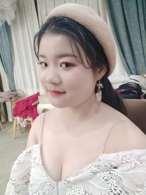 快收到了，物流太赞了，特别快，跟卖家说了急用，，当天就给我发货了，谢谢卖家！赶上了拍照，现在来说下衣服，超级舒服，跟没穿一样，哈哈哈哈，这次去拍结婚照，穿上了，不会掉，而且透气，我这种平的，还可以看见沟，哈哈哈哈，期待我的结婚照片出来美美的。满分哦~