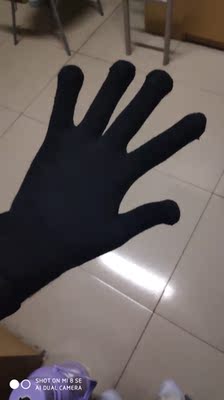 可以，刚刚好的可以触屏 没毛病，保暖也可以。