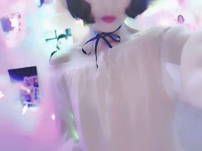 胸小，就算穿的漂亮，还是少了一点感觉，不性感。女孩子还是要有&ldquo;事业线&rdquo;才比较像样嘛，反正也不贵。试试咯