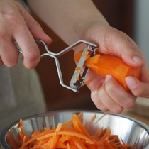 Make the ingredients sharp and tasteful|Yoshida handicraft stainless steel melon and fruit scraper and grater made in Japan