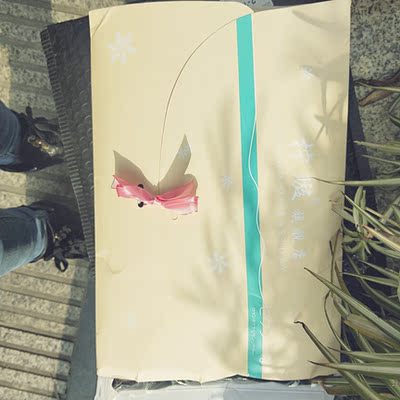 包装满贴心的，开包的时候发现还送了小礼物，，，，手感摸起来也超舒服