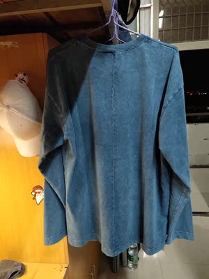 衣服真的是太好看了！很宽松！料子摸的也超舒服！！