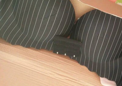 非常非常舒服，不勒，收到直接放洗衣机洗了一次才来评价的，洗完也不会变形。摸着也舒服，款式还是可以的，关键是薄杯，薄杯，薄杯，还是三排扣，以前买的薄杯总是两排扣，不聚拢也不好穿，这款简直没得说，准备再下手两件。