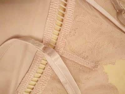 双十一买了绿的,结果颜色很深,显老气,就换了粉色,很好看。胸部两层薄纱,略透,在房间里穿可以。面料丝滑,但是有线头,希望做工再好点。 双十一买了绿的,结果颜色很深,显老气,就换了粉色,很好看。胸部两层薄纱,略透,在房间里穿可以。面料丝滑,但是有线头,希望做工再好点。