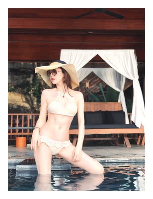 衣服很美。海边很适合。