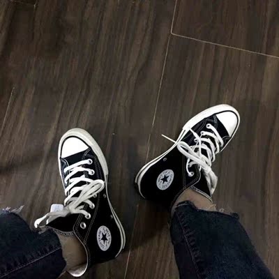 鞋子质量没的说，毕竟是品牌的鞋子，款式也是经典款，透气性很好，外形时尚，上身效果非常好，而且很好搭配衣服，性价比还好，平时毕竟喜休闲类鞋类的~穿上效果好，喜欢。