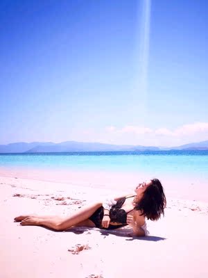 买了2套都很喜欢，质量都超级好，开始还以为白色的会透，但是真的不会透，里面带内衬的，卖家很用心，设计的也很合理。搭配外套穿起来很仙，不太会拍照，但是觉得有用很有气质。这是一家不错的淘宝店 很耐思👍