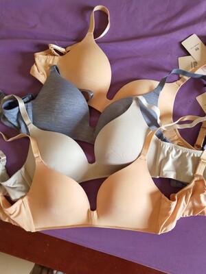 拍了两个套装，非常的喜欢，特别是小胸穿着不勒，刚好合适，会再回购的。