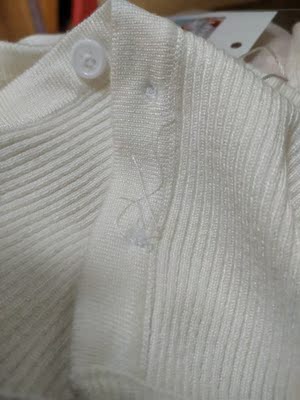 衣服还是推荐的，好看啊，有不好才会做得更好，小瑕疵，一般问题不大，我也不计较。