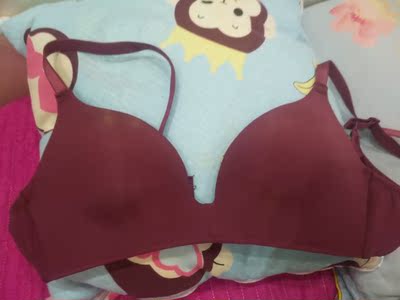 聚拢效果好，穿着也挺舒服的，这个颜色比较显白，尺码正好，很不错，物流也很快，很满意