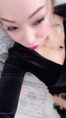 衣服面料质量真的很好，穿起来特别好看，本人特别喜欢，喜欢的美女赶紧下手吧