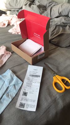 又舒服又仙儿，外面那个鹅黄色快递袋真漂亮，发货单和盒子也精致。这次趁打折买两件，太划算了。多买几件出差用。