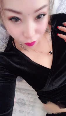 衣服面料质量真的很好，穿起来特别好看，本人特别喜欢，喜欢的美女赶紧下手吧