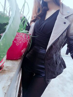 版型美到炸，性感、美丽、显腿长、超级百搭的一款皮短裤。一点气味也没有，皮质特别好。超级棒物超所值，在这里买的上衣配起来刚好，满意。喜欢这种风格，下回还会来的。