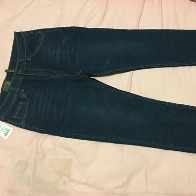 物流速度还可以 包裹外包装无破损 宝贝无瑕疵 试穿了一下 尺寸大小正好合适 对这次购买很满意 下次会继续关注光顾购买！