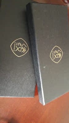 快递速度很快，包装很精致，一次买了两双，感觉也很棒，下次还要买。