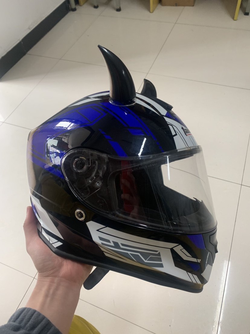 恶魔个性复古哈雷摩托车头盔牛角吸盘犄角辫子装饰改装公仔赛车盔