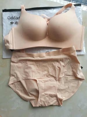 真的是需要全5分好评呢，实物确实没有让我失望，面料摸起来非常的舒服，而且很滑，很顺，质地好。