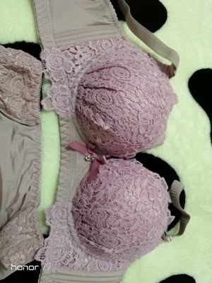 款式好看,挺合身的,集中效果还不错。颜色很正很漂亮。价格也很便宜呢。 款式好看,挺合身的,集中效果还不错。颜色很正很漂亮。价格也很便宜呢。