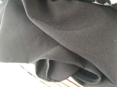 衣服质量很好，物流也很快，是一次很不错的购物体验。夏天穿也可以，很好看很漂亮