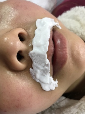 真的是好好用，作为一个女孩子还有很重的胡子真的是看着好奇怪啊，同学介绍的这款就想着在试一试，用了脱得很干净，现在十多天过去了胡子也没有在长出来，跟刚脱一样的，抑毛绝毛效果我觉得有效的，修护乳脱毛膏超级香的，很满意效果，会在继续用下去的。