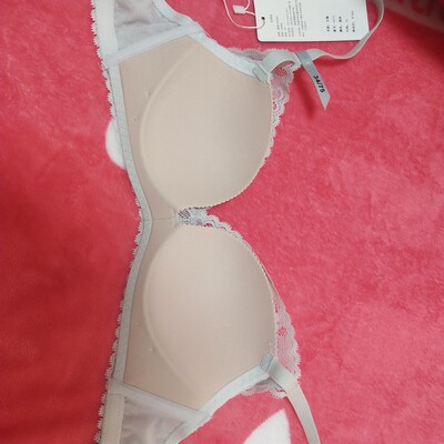 内衣收到啦,非常好看嘻嘻,无钢圈的穿上很舒服也不嘞,尺码也刚刚好,小胸穿很好看,以后还会回购。 内衣收到啦,非常好看嘻嘻,无钢圈的穿上很舒服也不嘞,尺码也刚刚好,小胸穿很好看,以后还会回购。