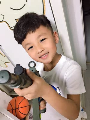 摸着手感不错，穿在身上也舒服！上面的图案宝贝很喜欢！天天穿着，说喜欢！质量是真心的好哦！会回购得！