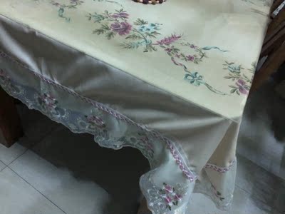 不是很厚 颜色挺浅的 还可以 桌子是90*150的 要最大号的