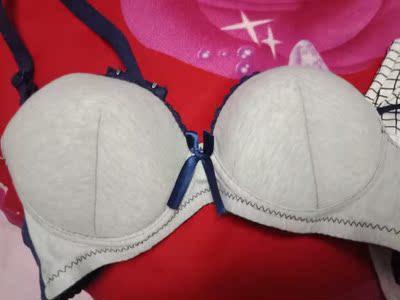 嗯款式很好看,还没有穿,不过看样子想必是穿着也是极好不过的 嗯款式很好看,还没有穿,不过看样子想必是穿着也是极好不过的