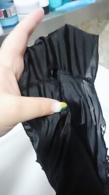 穿了一天就破。质量太了 穿了一天就破。质量太了