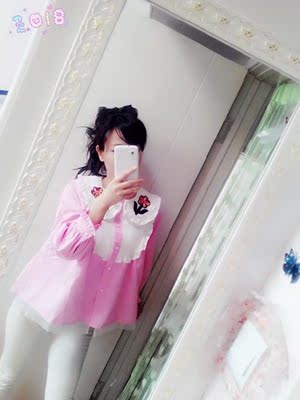 本人是粉色控，宝贝有粉色与蓝色，纠结了颜色好久，感觉蓝色很清爽，粉色很柔和，所以下单时来回换颜色，没有选择恐惧症的人是不会理解的&hellip;&hellip;收到宝贝舒了一口气，对蓝色满意，真心赞呀，没想到自己这么壮硕，感觉以后要少吃烤五花肉了，这衣服还有督促自己瘦身的功效&hellip;&hellip;