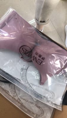 现在穿内衣只穿伊维斯的