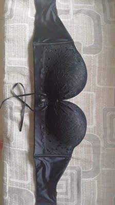 特意穿过一段时间再来评价的 这款内衣真的非常好穿 不掉 主要是穿摸胸的衣服 正好 再也不用发愁有肩带了 以后有需要还会再来买的