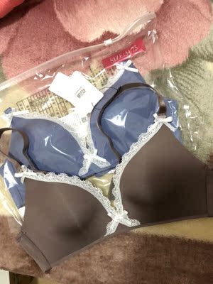 内衣收到啦,上身试了一下,大小很合适,面料也很舒服,没有异味,颜色也没有色差,好评! 内衣收到啦,上身试了一下,大小很合适,面料也很舒服,没有异味,颜色也没有色差,好评!