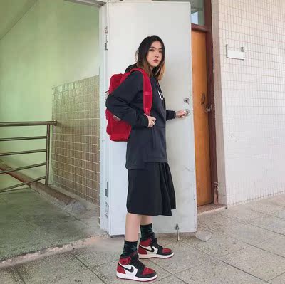 哈哈收到新鞋了  今天的天气跟我的心情一样好，，打算出去浪一天哈哈哈