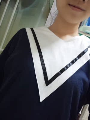 衣服质量真的出乎意料地很棒！两边都有设计开口，也没有什么线头，穿上后效果也很好，穿上之后看起来就是一条V领的宽松连衣裙，哈哈哈，真的非常喜欢呢！！！！！