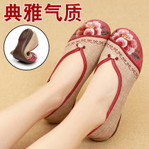 Old Beijing cloth shoes womens shoes flat embroidered shoes ethnic style mother shoes Chinese style soft bottom non-slip retro Hanfu shoes