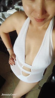 泳衣质量无敌的好，厚实不透，非常大方性感！小包包颜色也漂亮，特别小敏客服也服务周到，推荐号码➕包包颜色都是适合我的！一次完美的购物！快递也非常快！一个字，太好了