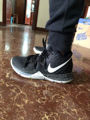 很鸡肋的前掌气垫,近千的球鞋居然后掌没放气垫,整体性价比不高,推荐aj32和hd系列, 很鸡肋的前掌气垫,近千的球鞋居然后掌没放气垫,整体性价比不高,推荐aj32和hd系列,