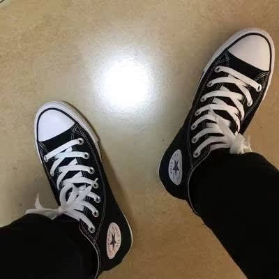 鞋子质量很好，款式好看，穿上舒服，百搭。