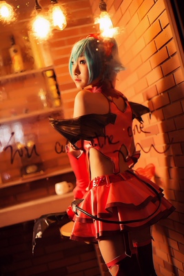 片子拍完了，毛自己修过了，很好造型，后面的辫子造型还原，自己烫了一下，来的时候是一个往外翘一个往里收的，觉得往外可爱一点，整体打薄了很多要不然我自己头发比较长会显头大，总体非常好