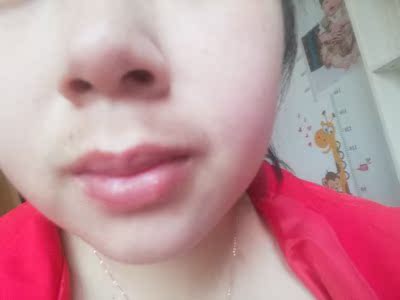 宝贝收到啦，天哪，太神奇了。收到就立刻用上了。效果不错，脸干净了，以前有小胡须，又黑又丑的，用了过后脸变干净了，看起来舒服多了，又不会难看。主要是这款产品温和不刺激，可以接受，还是很惊喜意外的。这款是可以让毛发不长的效果，我坚持用了，确实和客服说的一样，毛发越长越少，越长越细软了，绝毛的效果是非常不错的，五分好评