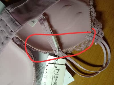 内衣边上发黄,在他们家买过好几次第一次遇到这种情况,感觉是别人试穿过得,找客服说是本来就这样,就感觉吧做内衣没有之前用心了,一直关注他们家店铺,买过好多次了这次挺失望的。这个内衣我我一个很瘦的人穿起来觉得会不舒服,希望改进吧。 内衣边上发黄,在他们家买过好几次第一次遇到这种情况,感觉是别人试穿过得,找客服说是本来就这样,就感觉吧做内衣没有之前用心了,一直关注他们家店铺,买过好多次了这次挺失望的。这个内衣我我一个很瘦的人穿起来觉得会不舒服,希望改进吧。